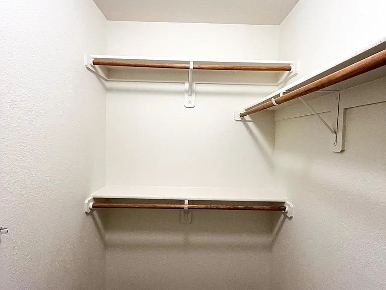 1515 Justin Loop #B — Photo 22