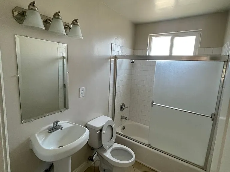 1027 S Atlantic Blvd — Photo 11