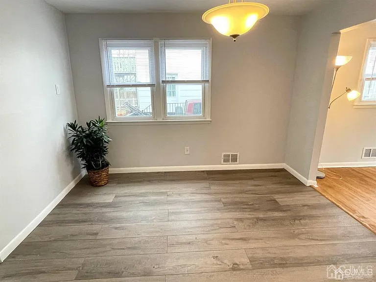 34 Cedar Ave — Photo 7