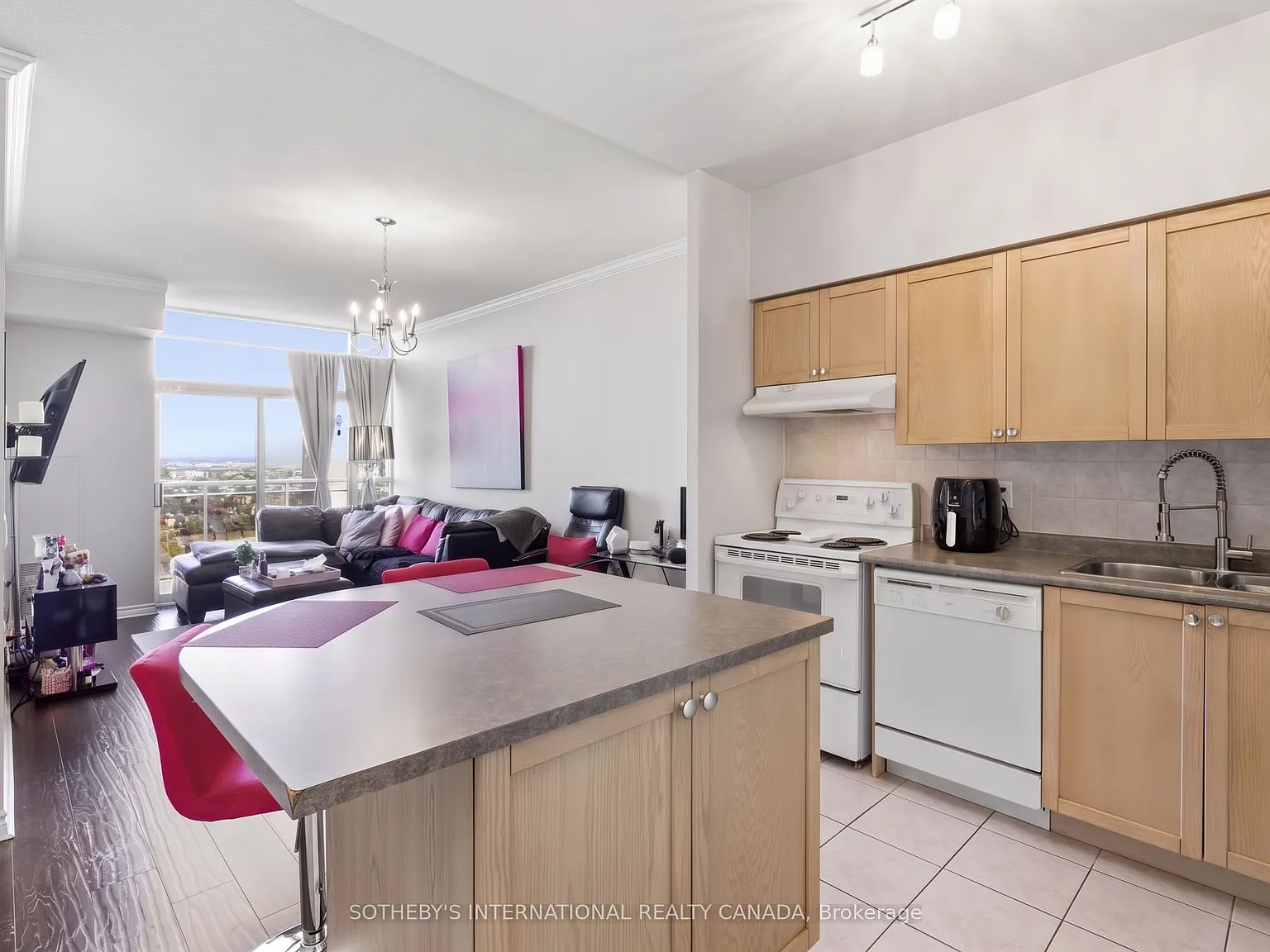 The Residences of Strathaven — Photo 1