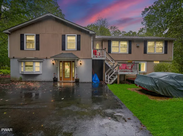 342 Surrey Dr, Hawley, PA 18428