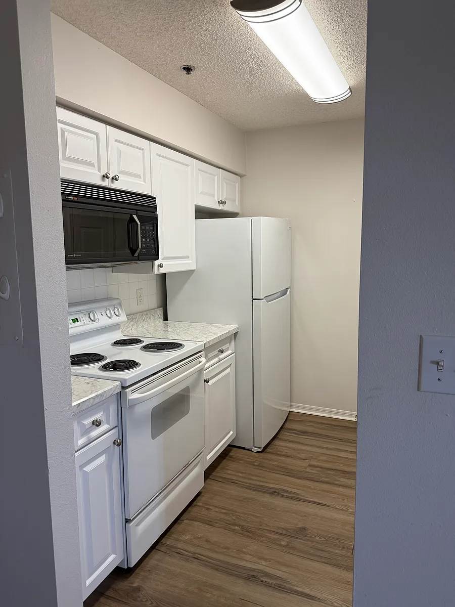 Building Photo - 1000 W Horatio St #320