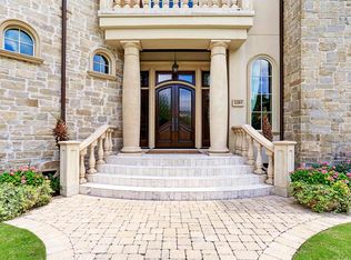 5201 Braeburn Dr, Bellaire, TX 77401