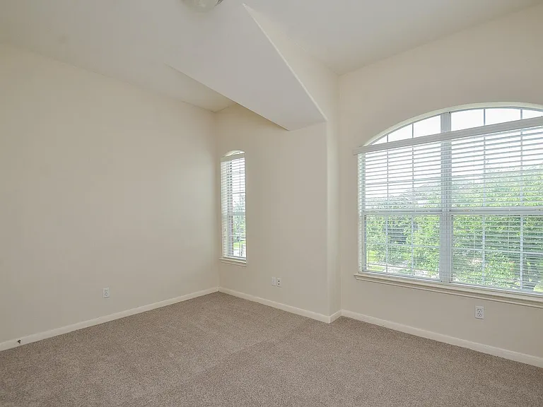 5218 Lacey Oak Meadow Dr — Photo 33