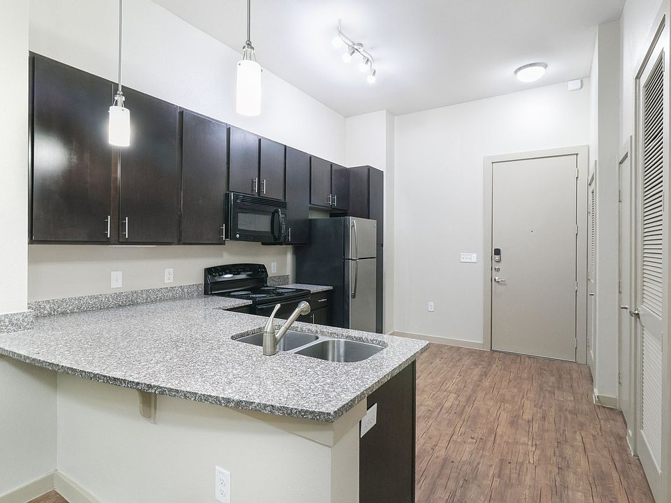 Upgraded Kitchen Appliances and Cabinets at District at Medical Center, San Antonio