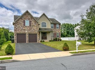 348 Buckhead Ln, Douglassville, PA 19518