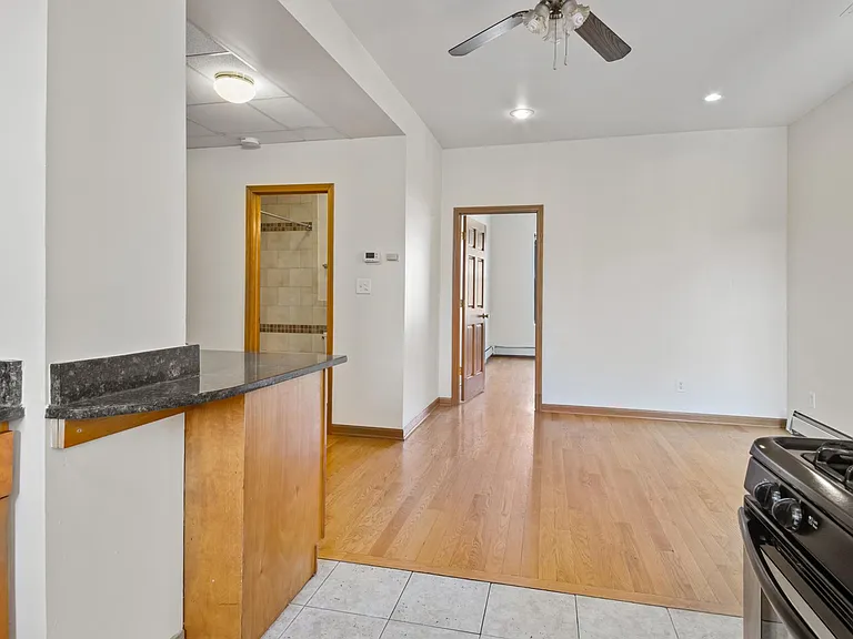 1435 E 53rd St #3E — Photo 6