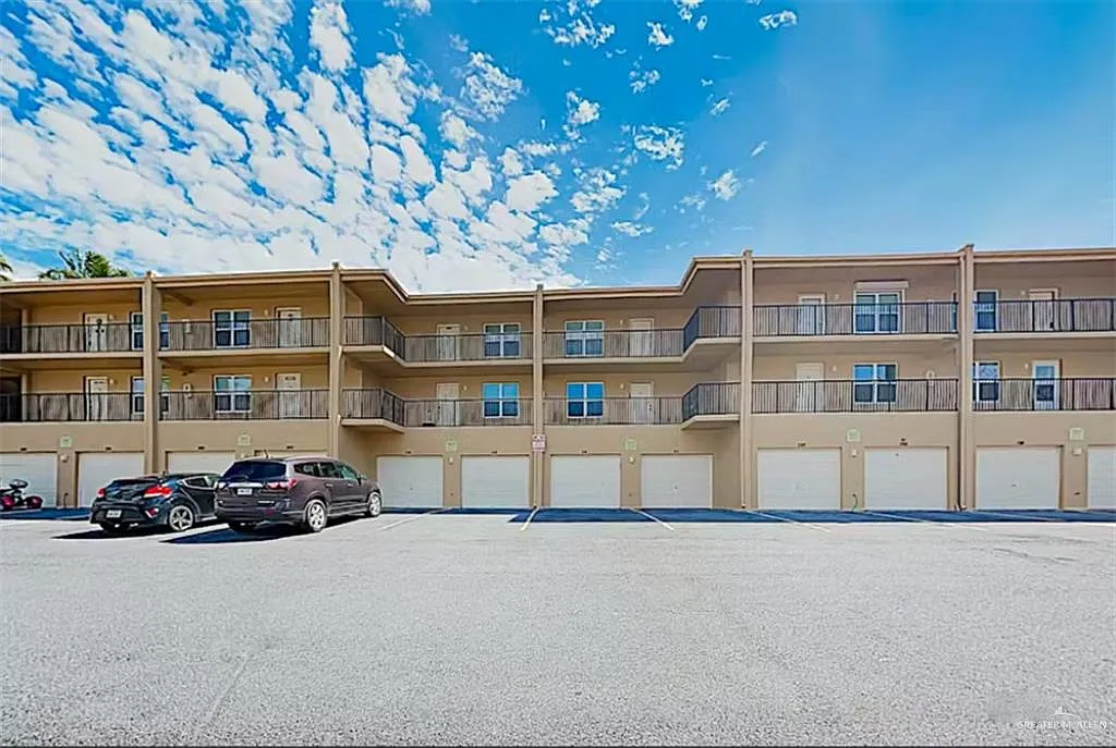 2 bed, 1.5 bath, 843 sqft, $2,200 — Photo 1