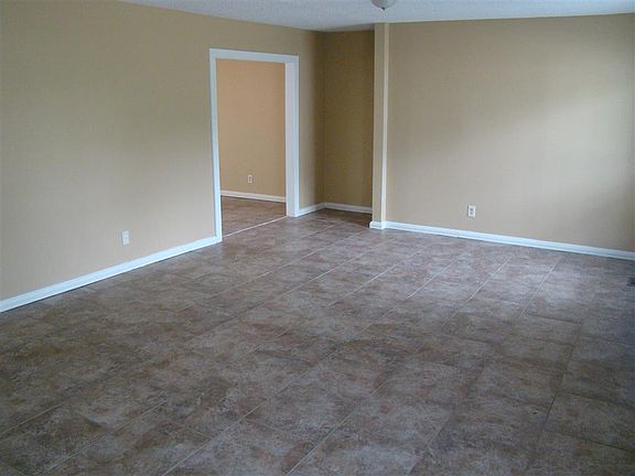 3rd image of 743 Doyne Dr