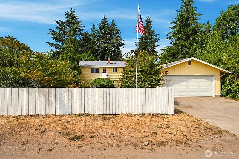3rd image of 3221 Quatermass Avenue NE