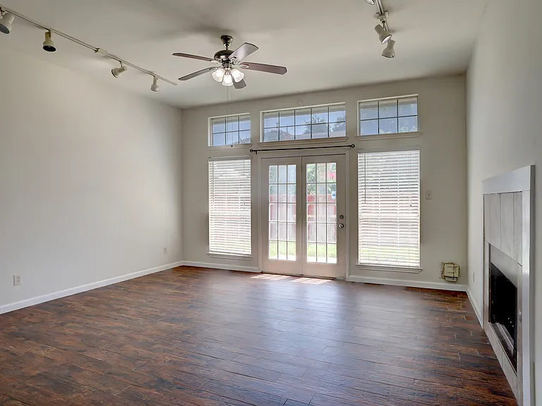 1821 Chattham Ct — Photo 20