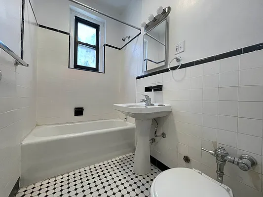 Rented by Hillel Realty Group | media 7