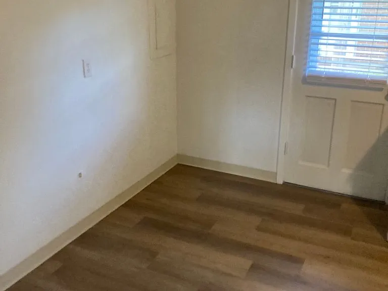 Corwin Apartments — Photo 12