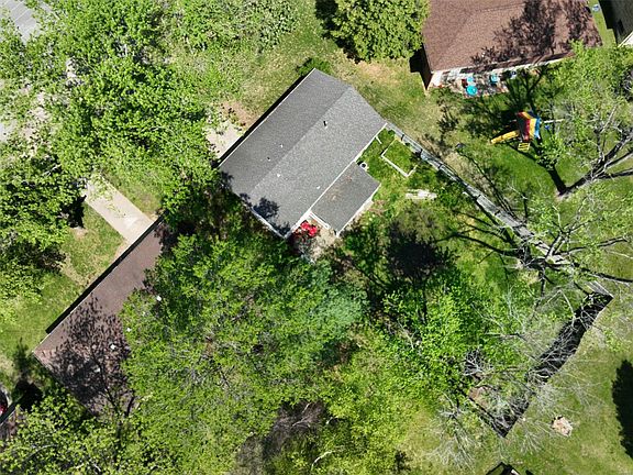4th image of 664 N Maryland St