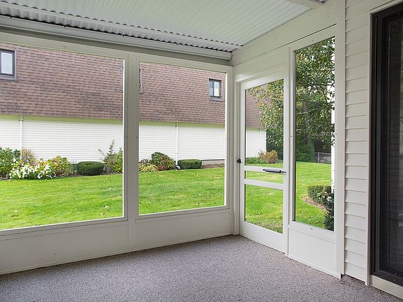 Screened Porch Overlooking Yard