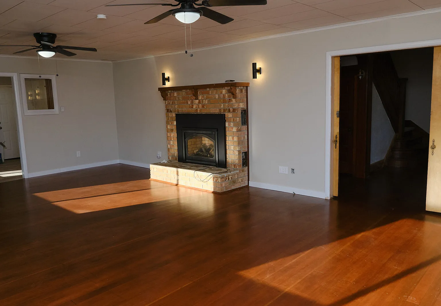 4 bed, 2.5 bath, 1900 sqft, $2,000 — Photo 1