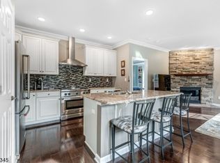 32 Albert Ct, Randolph, NJ 07869