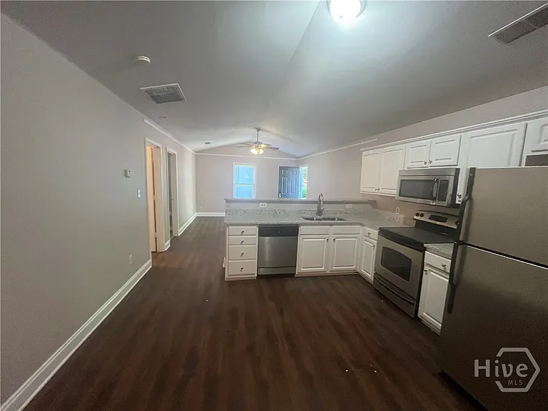 160 Fair Oaks Dr — Photo 3
