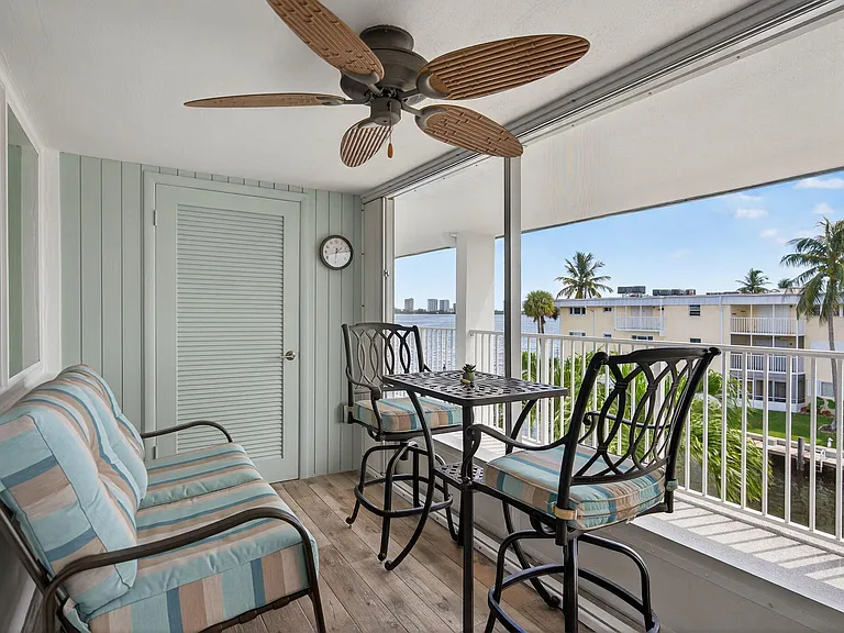 110 Shore Ct #301 — Photo 30