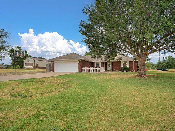 2nd image of 413 Summer Oaks Dr