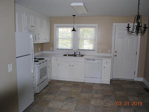 3rd image of 204 Lucille St