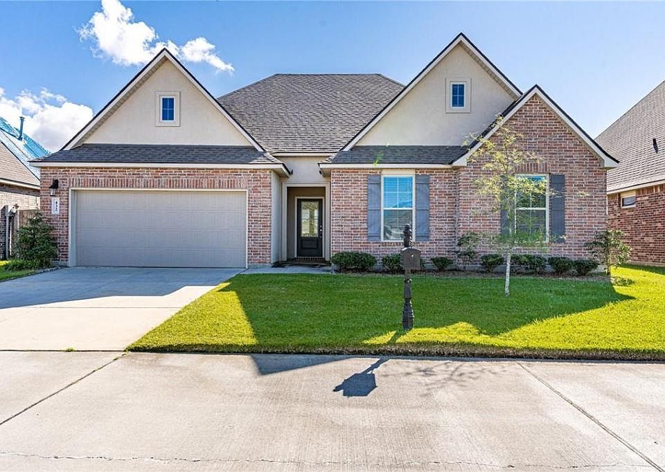 1st image of 432 Lakeshore Vlg E