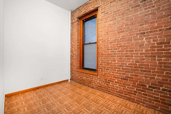 Rented by Waldstar Real Estate LLC | media 30