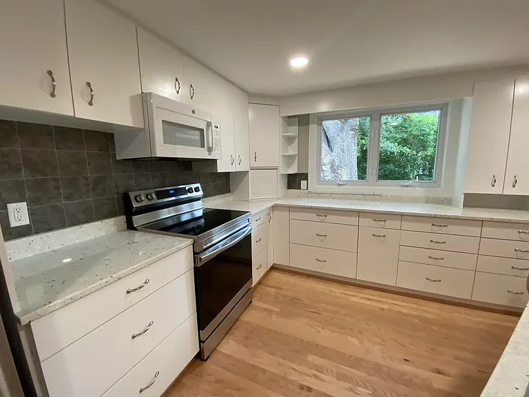 116 W 5th South St #B — Photo 10