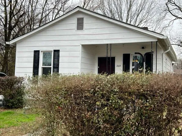 2009 Robbins St, Chattanooga, TN 37404