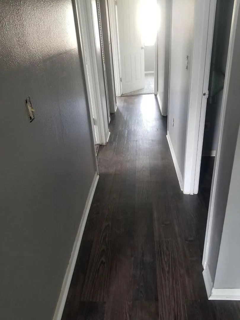 King Ave — Photo 3