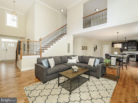 3rd image of 6608 Ferry Rd