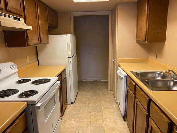 3rd image of 6114 Wilderock Dr #C