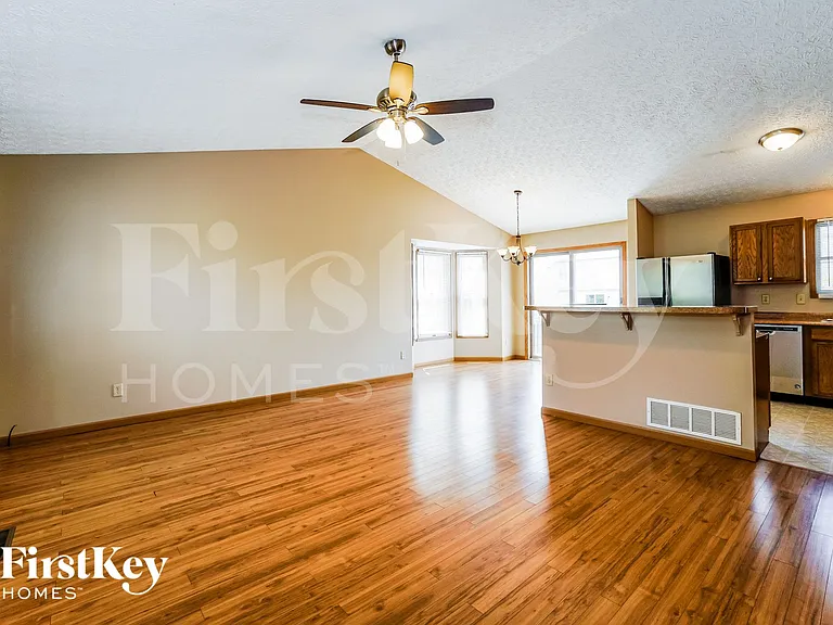5673 Larksdale Dr — Photo 3