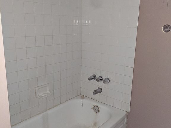 4th image of 7805 W Vermont Ave