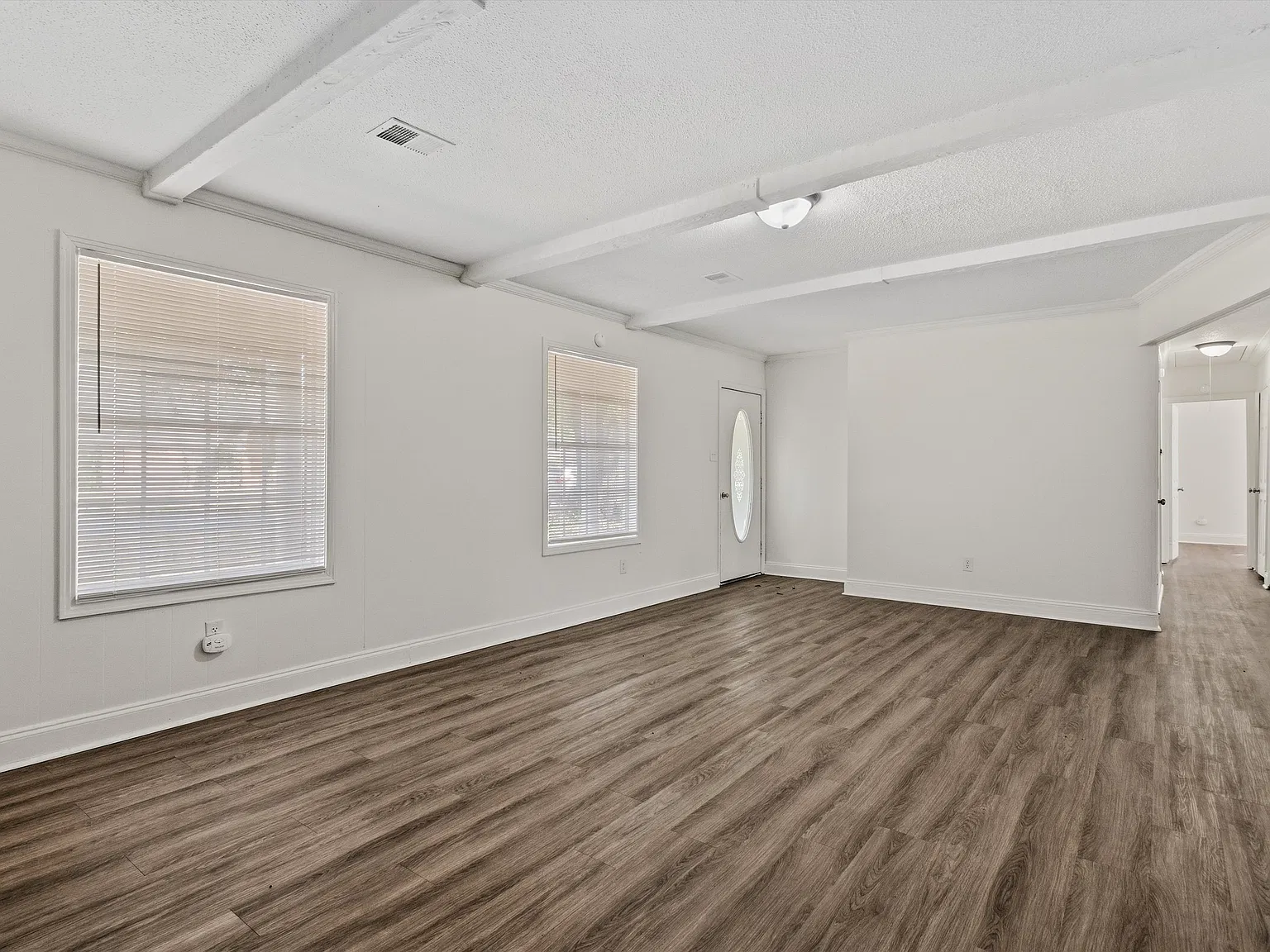 3 bed, 2.0 bath, 1382 sqft, $1,395 — Photo 4