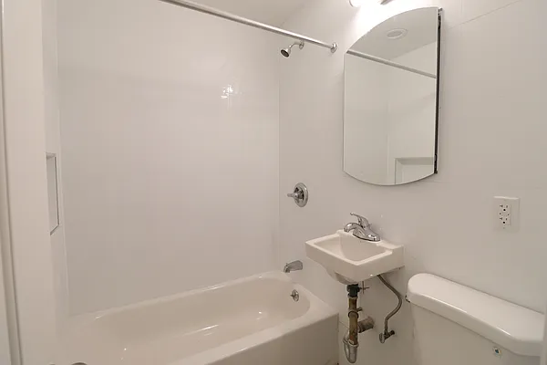 Rented by Nest Seekers International | media 9