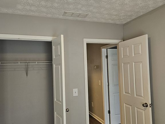 3rd image of 6091 Brookechase Ln