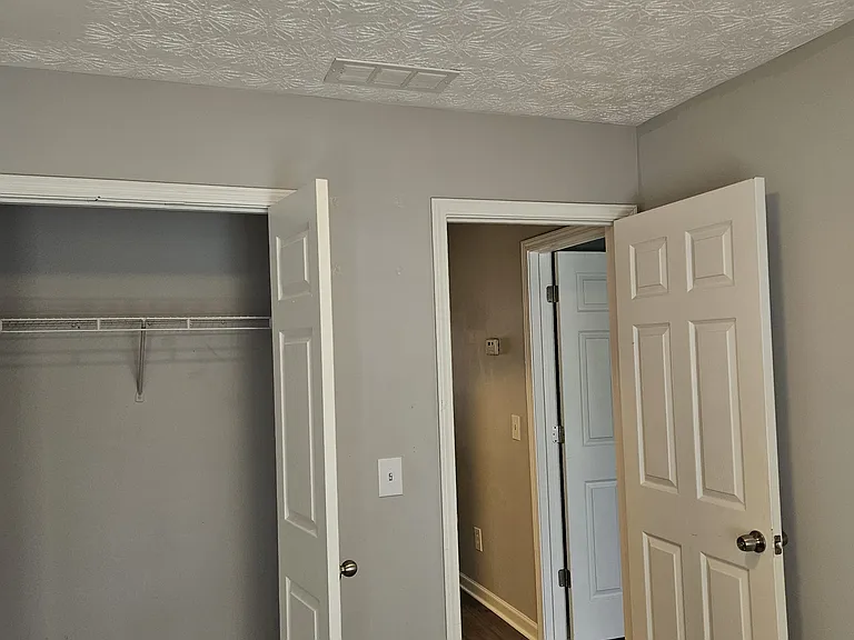 6091 Brookechase Ln — Photo 3