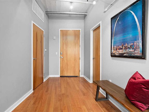 3rd image of 1611 Locust St Suite 301