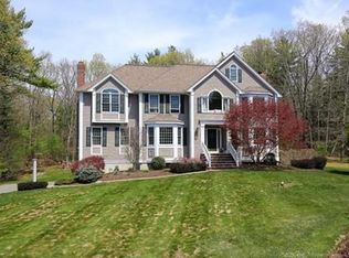 16 Pipers Gln, Andover, MA 01810