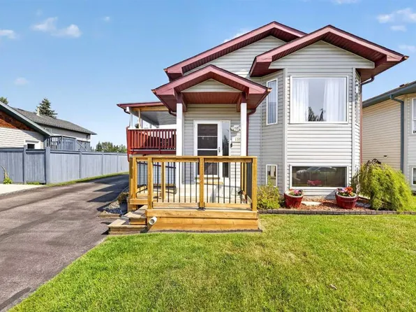 132 W Meadowpark Dr, Carstairs, AB T0M 0N0