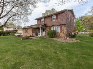 2828 Jersey Ridge Rd, Davenport, IA 52803