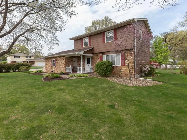 2828 Jersey Ridge Rd, Davenport, IA 52803