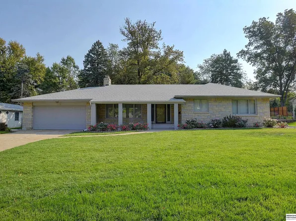 319 S 68th St, Omaha, NE 68132