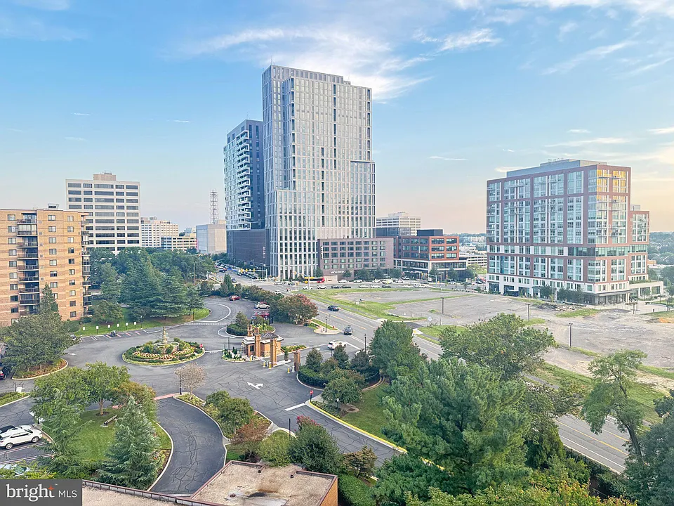 8360 Greensboro Dr #1006