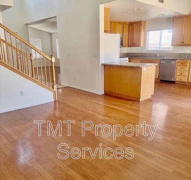 2742 La Purisima Ave — Photo 10