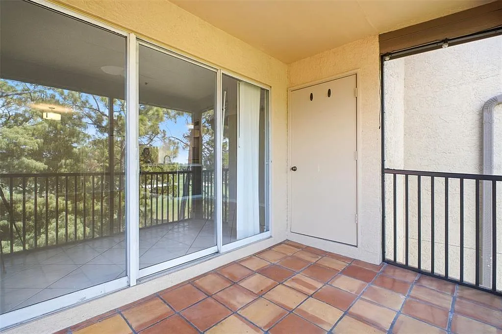 3 bed, 2.0 bath, 1186 sqft, $2,500 — Photo 3