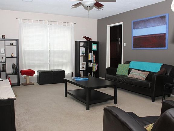 3rd image of 609 Woodcombe Dr