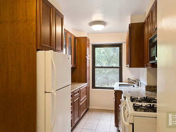 5th image of 210 E Broadway APT H201