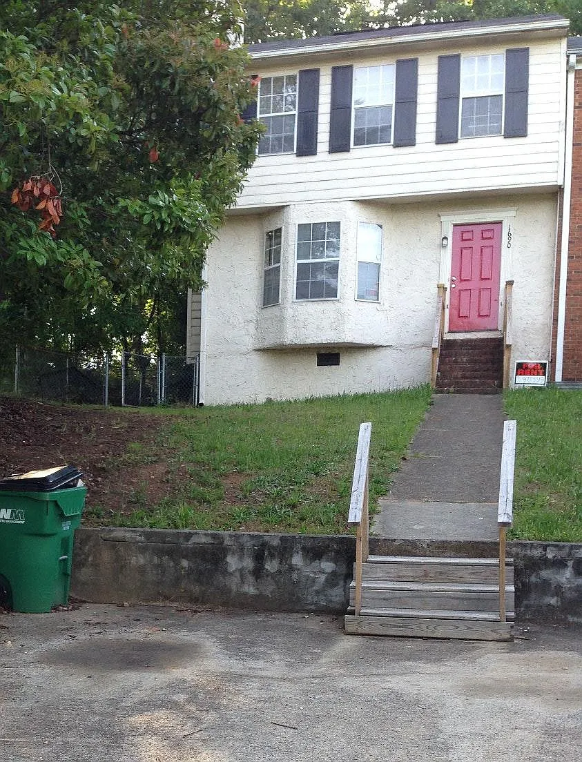 3 bed, 2.5 bath, 1290 sqft, $1,900 — Photo 1